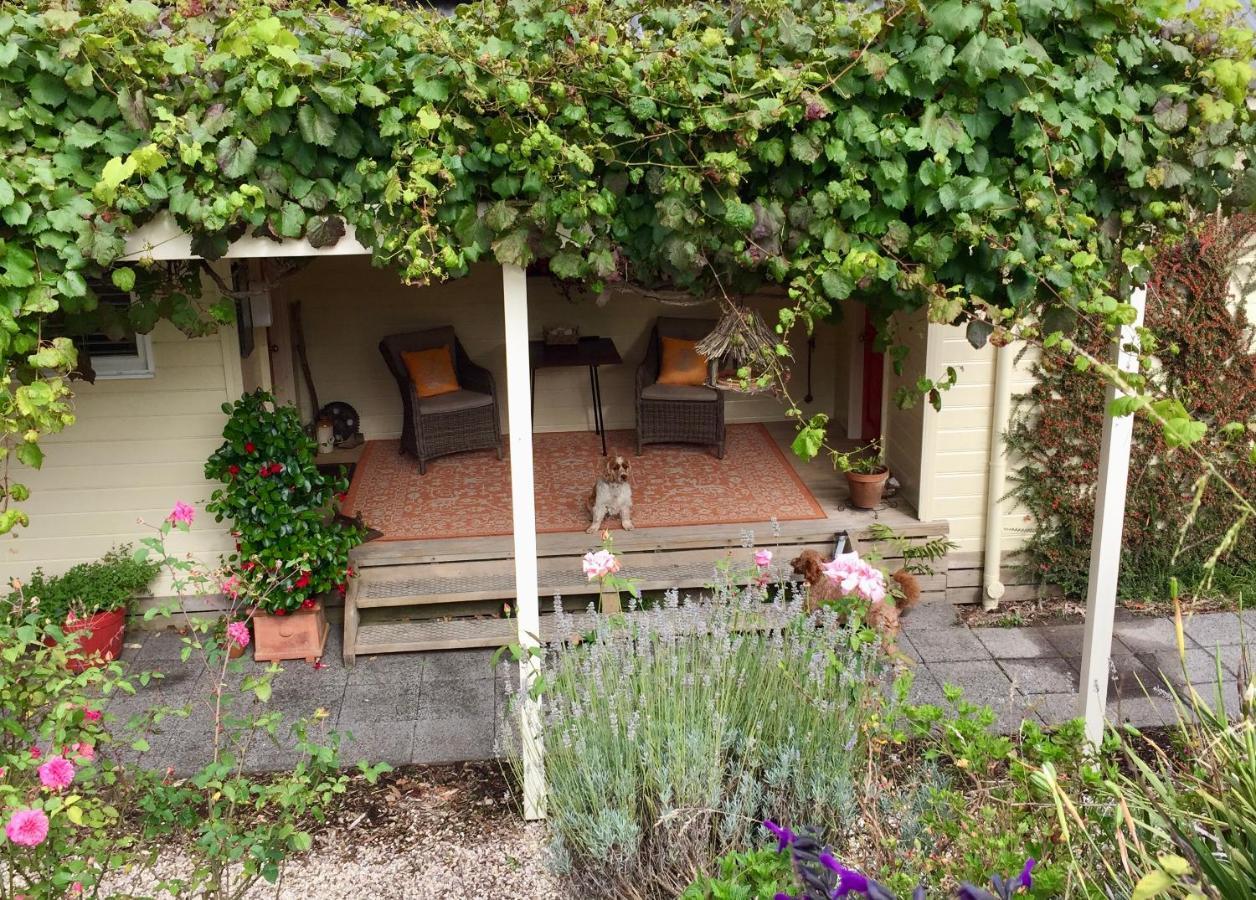 Llarrinda Bed & Breakfast Foster Εξωτερικό φωτογραφία